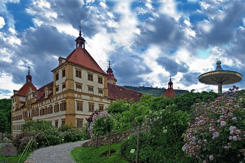 Schloß Eggenberg mit Rosenhügel