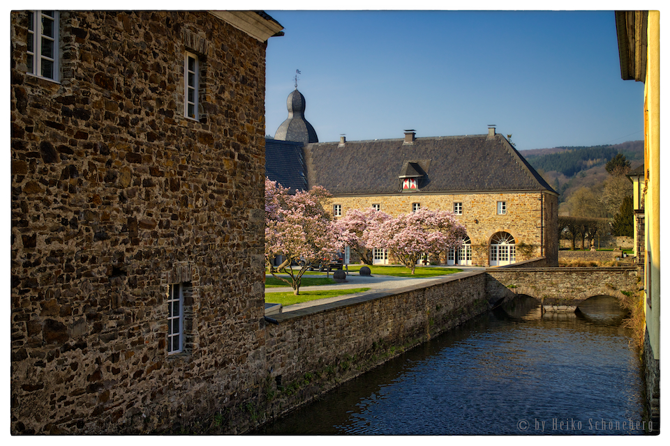 Schloss Ehreshoven im Frühling