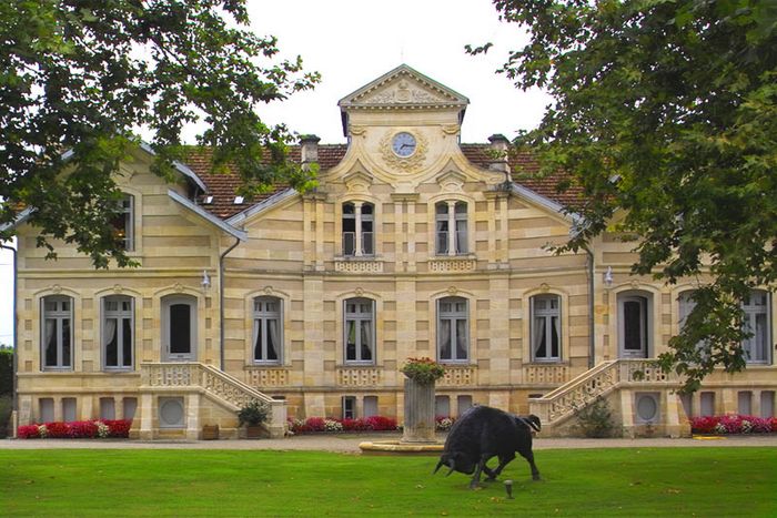 Schloß eines Weingutes in der Region Medoc.