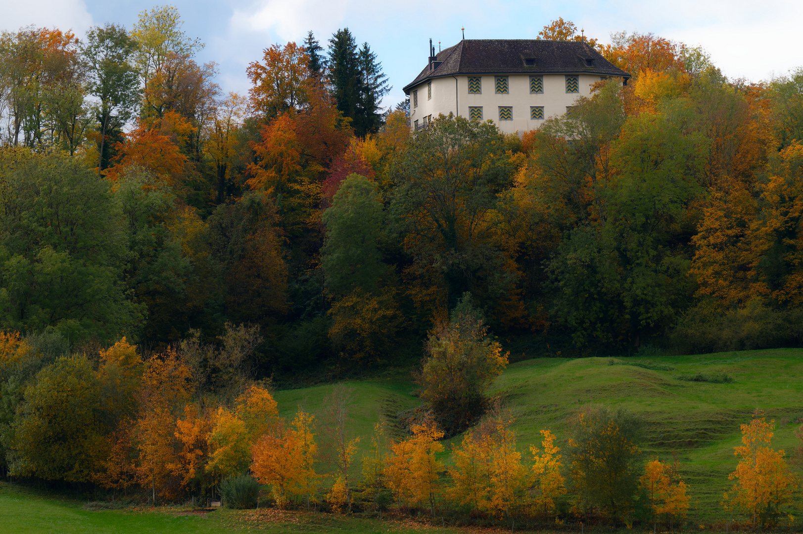 Schloss Elgg im wunderschönen Herbst