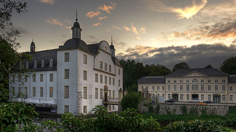 Schloß Essen-Borbeck im Abendlicht