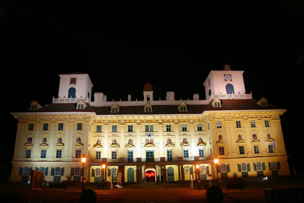 Schloss Esterhazy in Eisenstadt bei Nacht