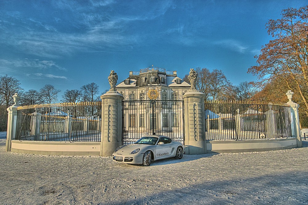 Schloss Falkenlust an Porsche Cayman S