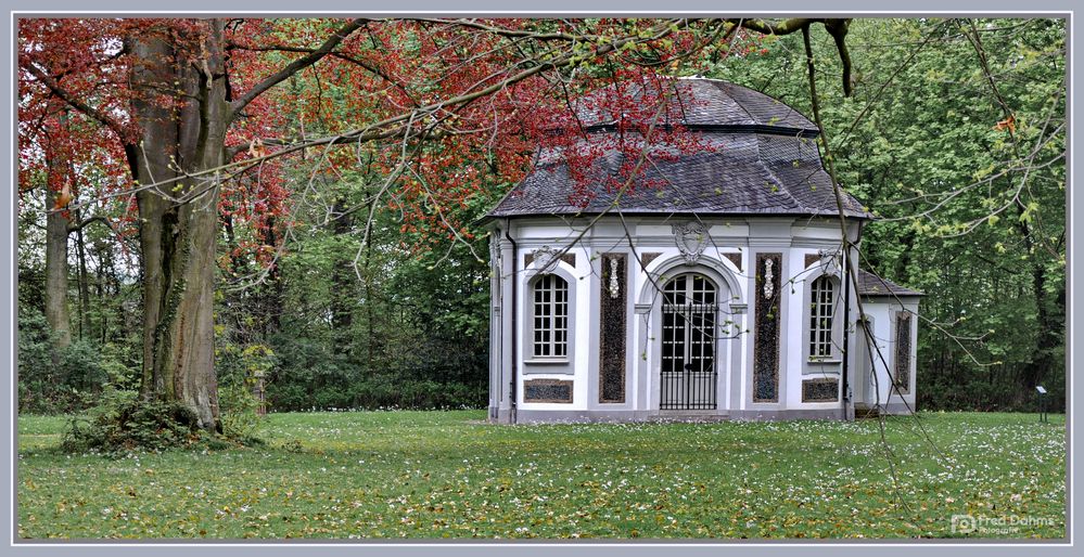 Schloss Falkenlust, Kapelle