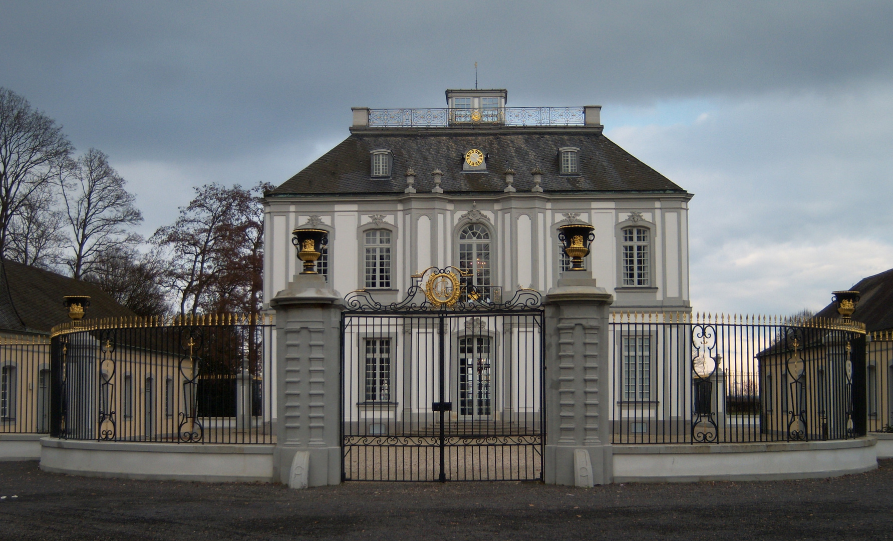 Schloss Falkenlust   -   Westseite