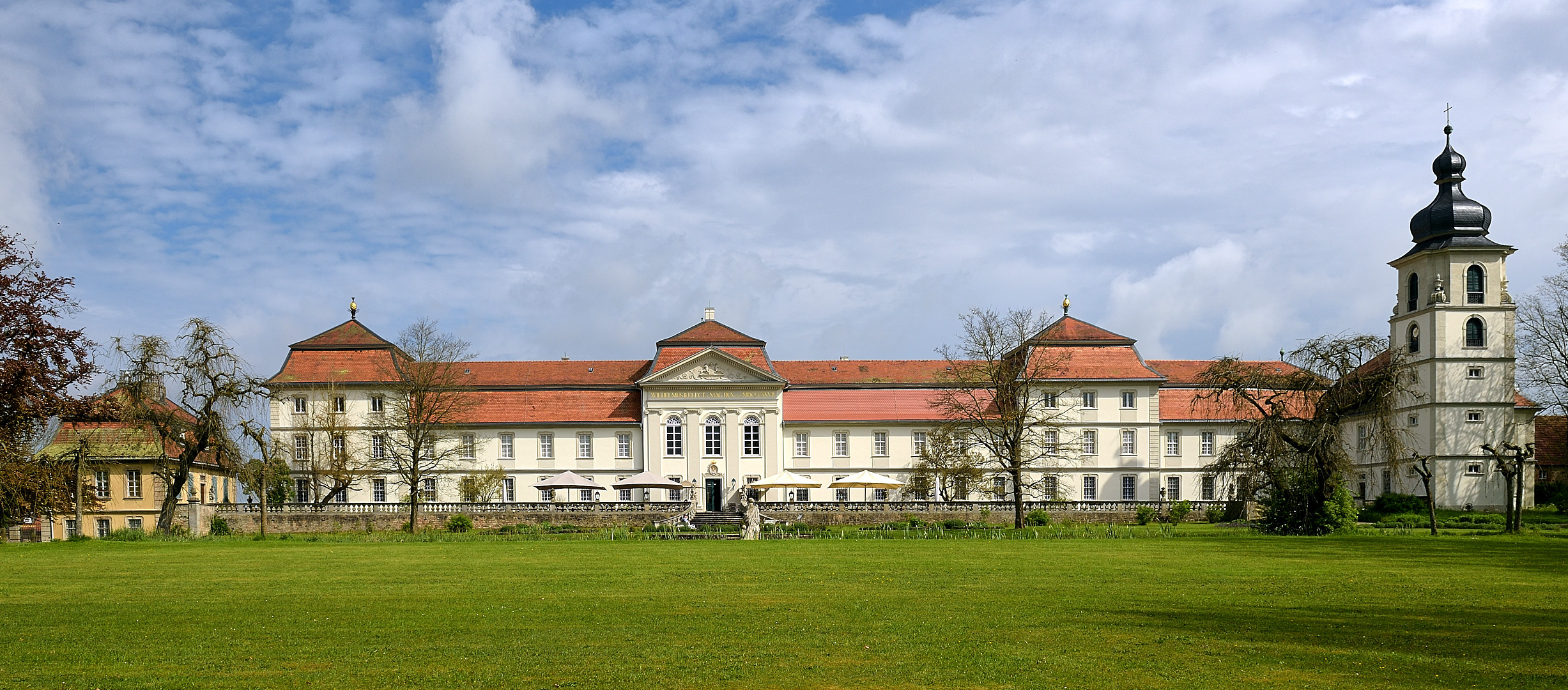 Schloss Fasanerie, neu bearbeitet. UNTEN DAS FOTO, GEZEIGT IN DER FC AM 16. MAI 2017.