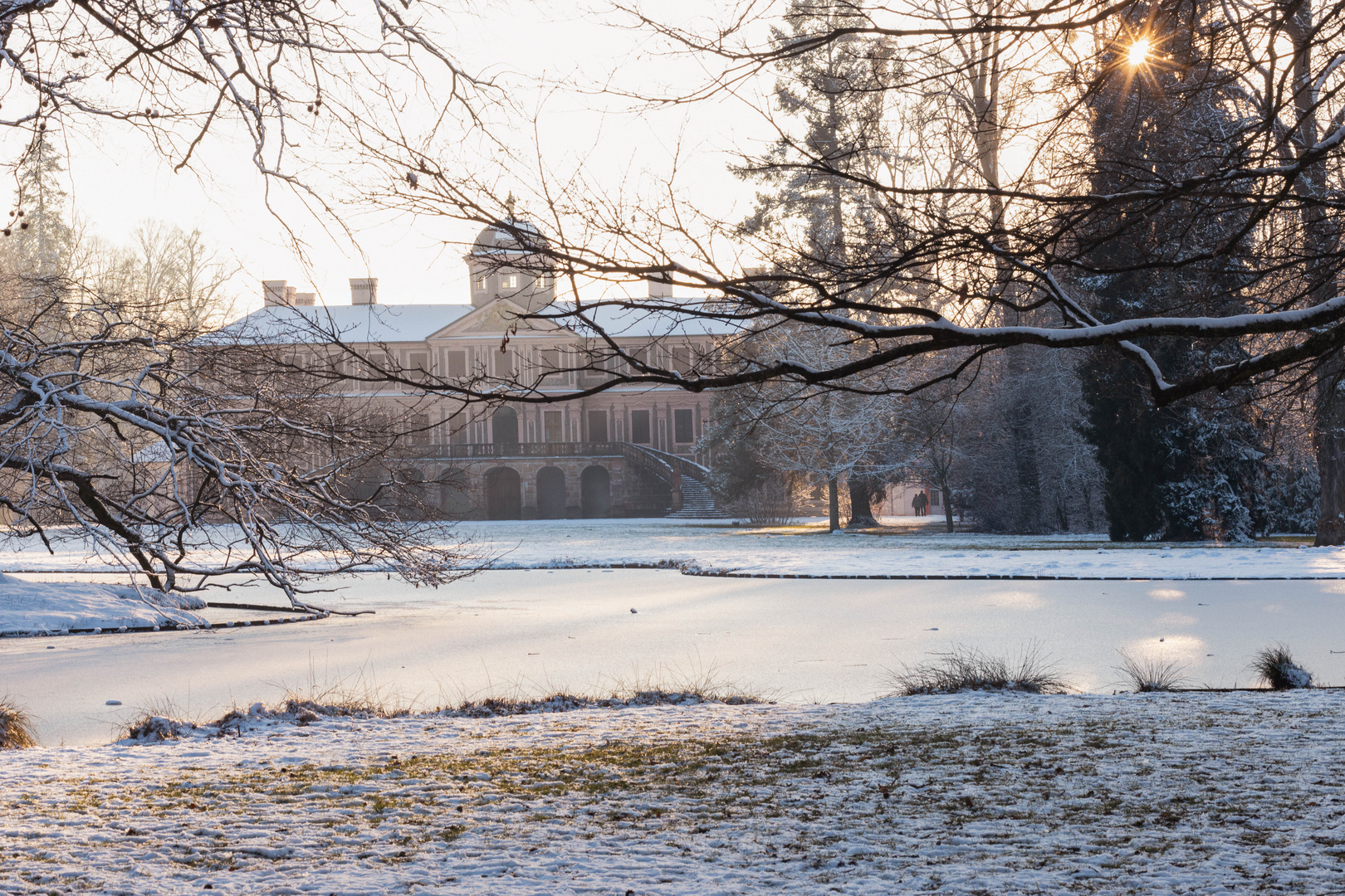 Schloss Favorite im Schnee