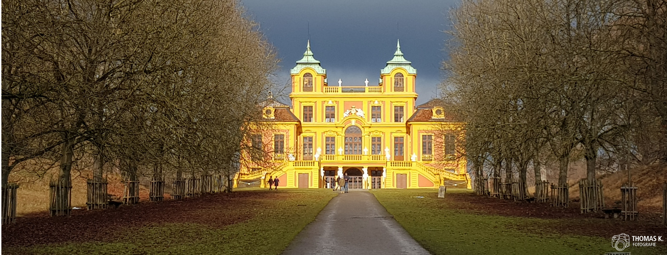 Schloss Favorite im Sonnenlicht