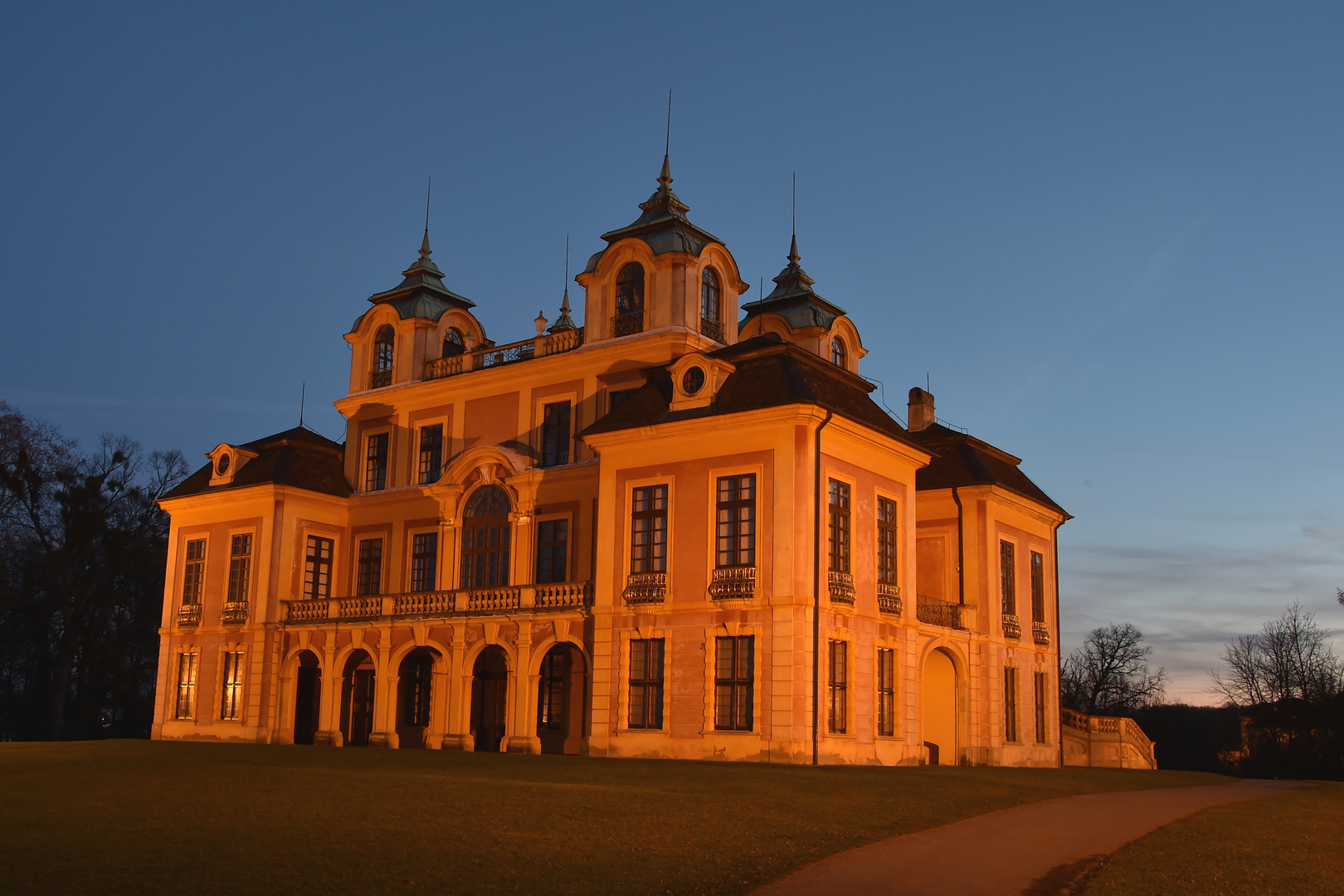 Schloss Favorite Ludwigsburg zur blauen Stunde