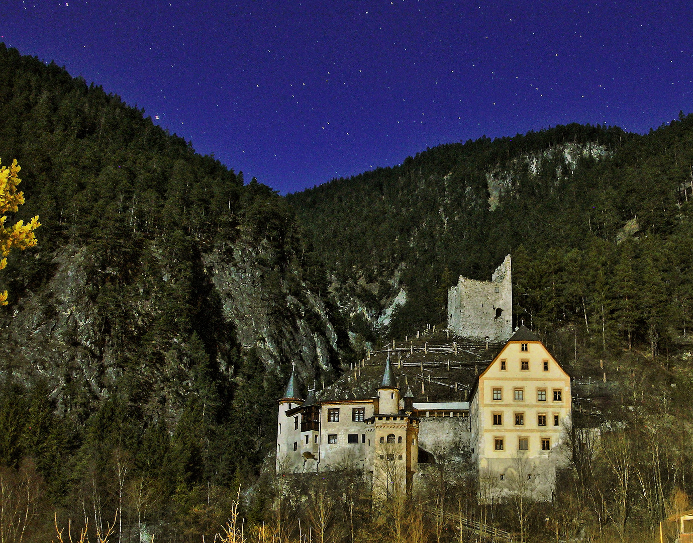 Schloss Fernstein im Vollmond