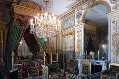 Schloss Fontainebleau - Schlafzimmer - Bett mit Treppchen