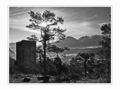 Schloß Fragenstein bei Föhnstimmung