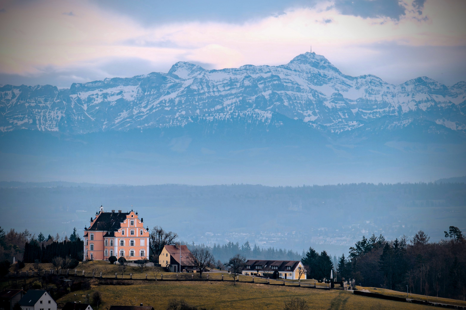 Schloss Freudental mit Alpenblick