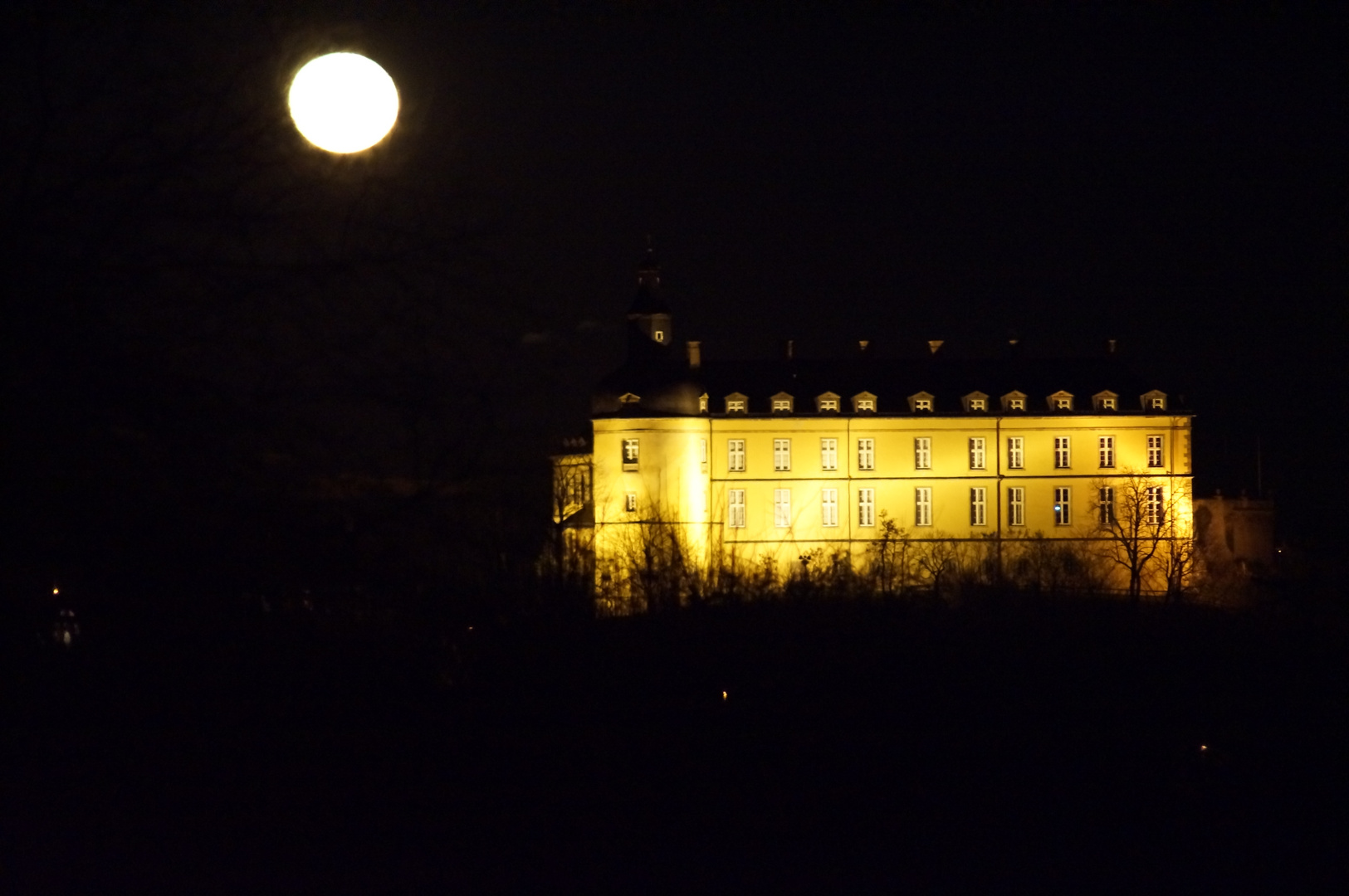 Schloss Friedrichstein im Mondschein