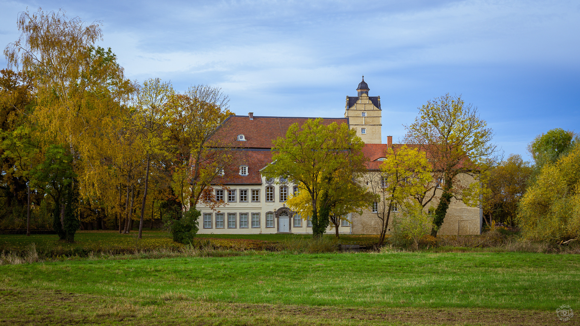 Schloß Gaensefurth im Herbst