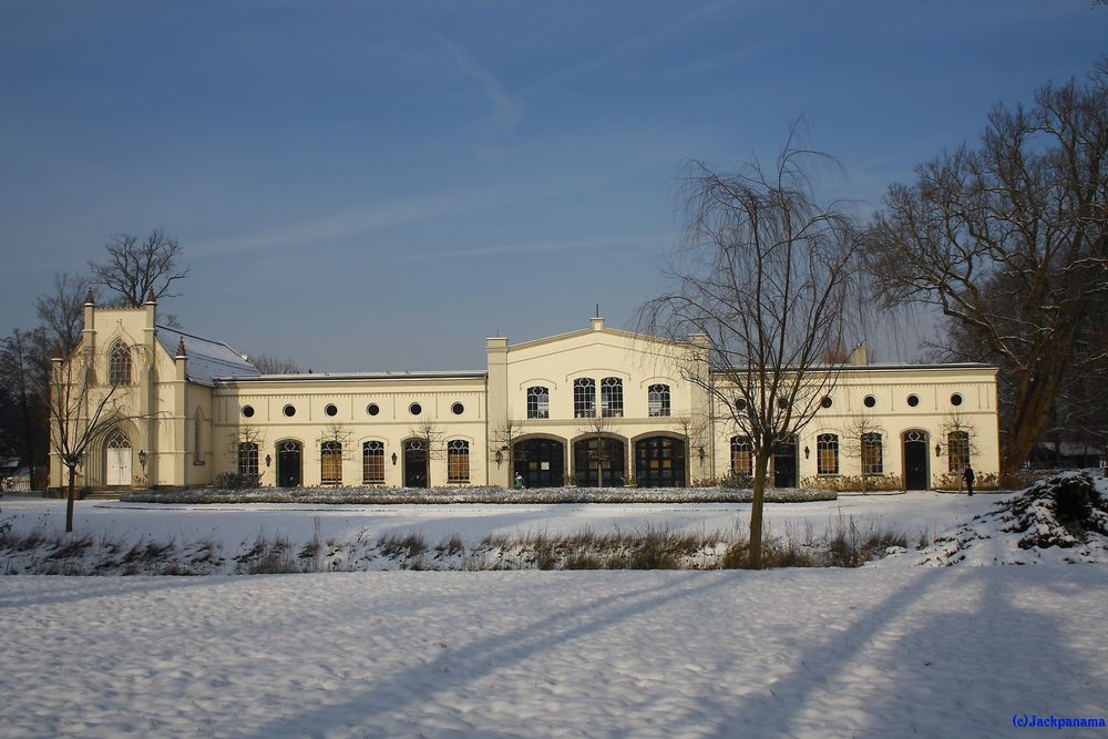 Schloss Gartrop - Schlosskapelle (lks.) mit dem Galleriesaal der ALTEN RENTEI