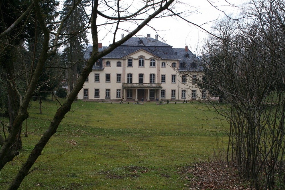 *Schloß Glücksbrunn*