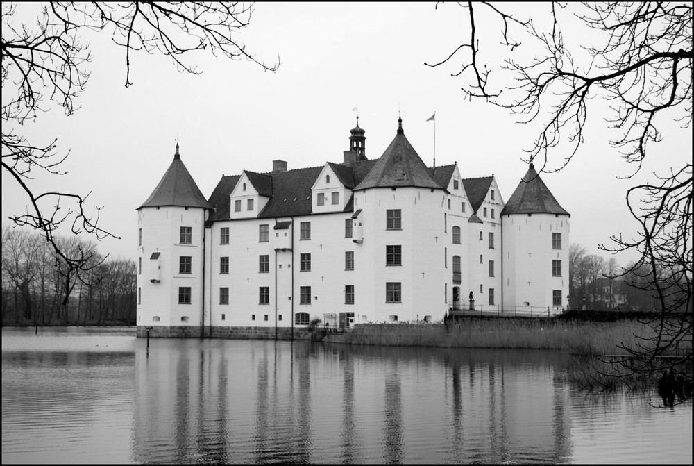 ..Schloss Gluecksburg...