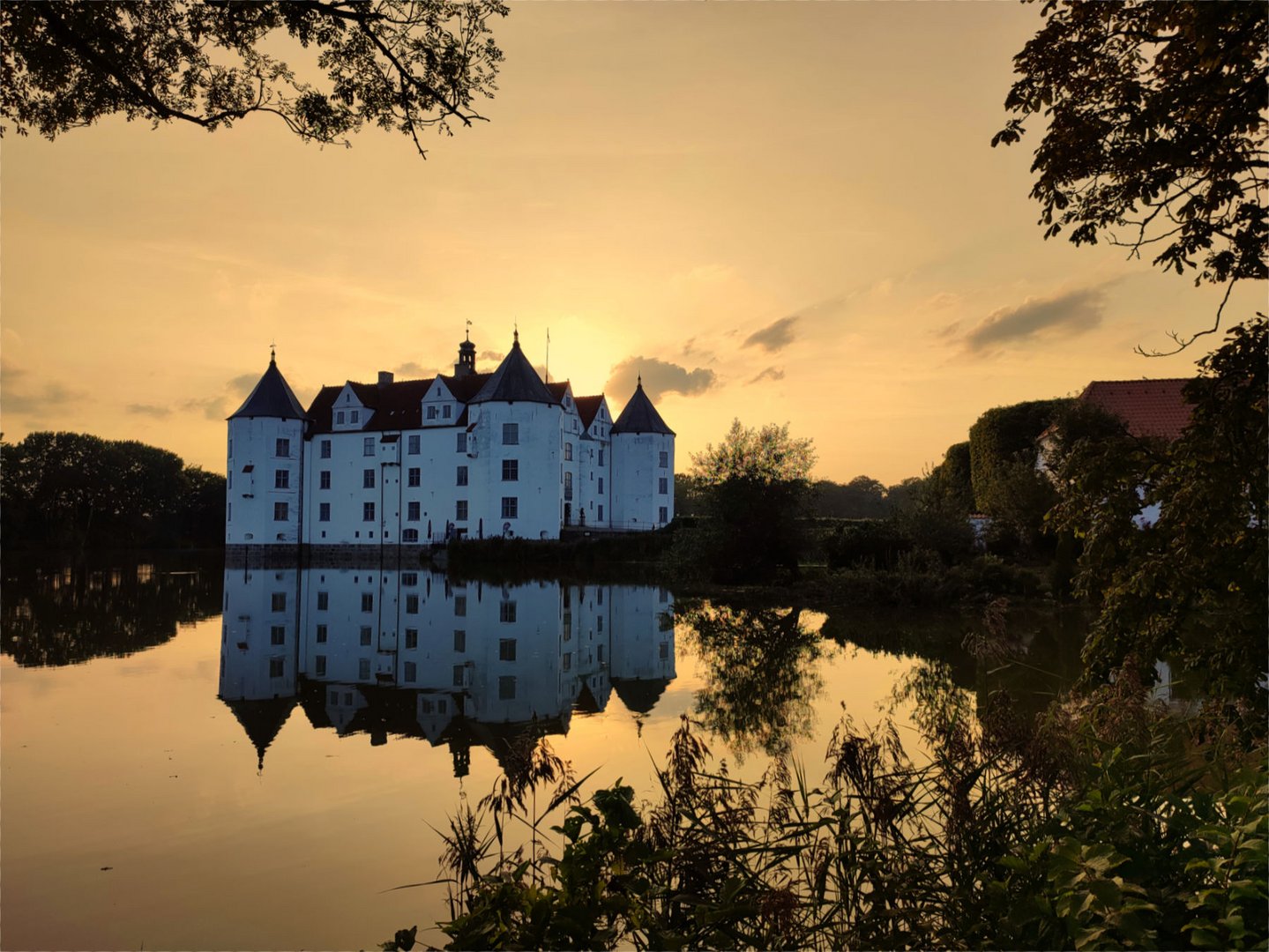 Schloss Glücksburg im Sonnenuntergang