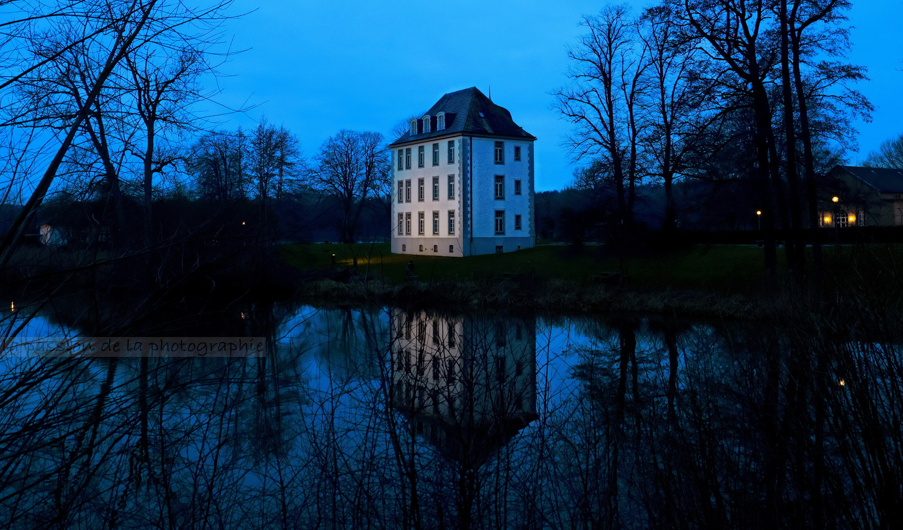 *Schloss Gottorf - Haus der Kommandantur - heute abend*