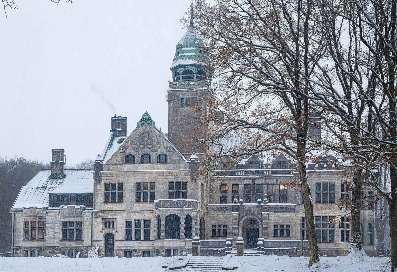            Schloß Grabau im Schneetreiben