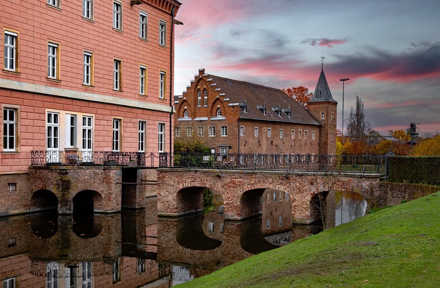 Schloss Gracht am Abend