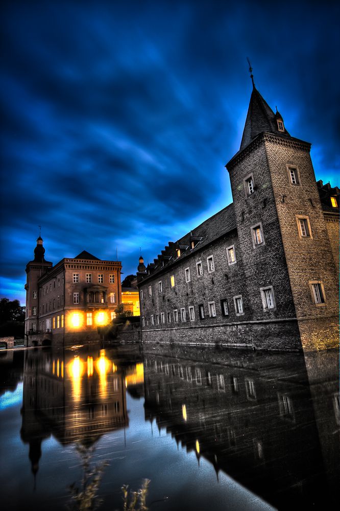 Schloss Gracht zur blauen Stunde in Erftstadt III