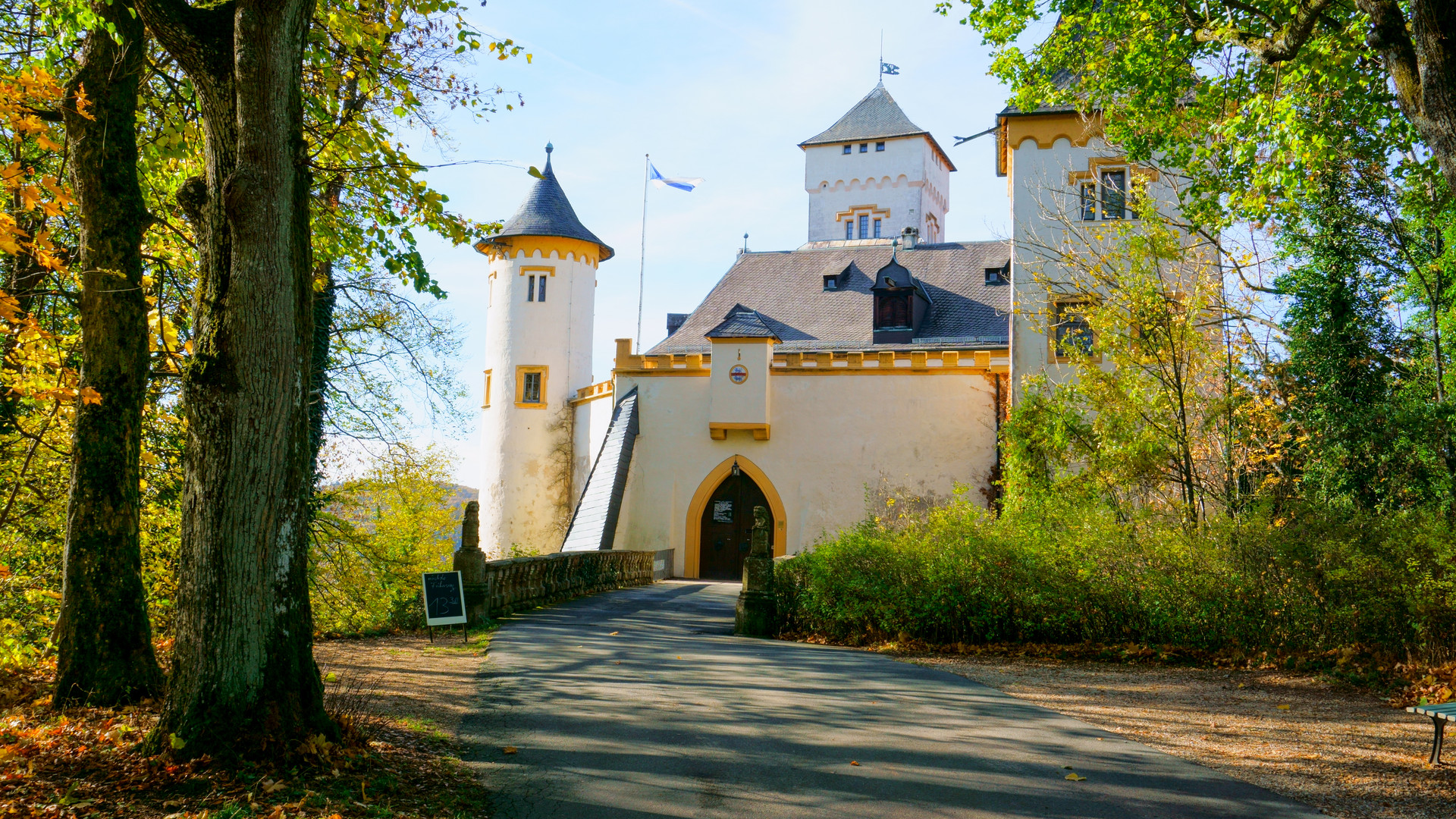 Schloß Greifenstein im Herbst