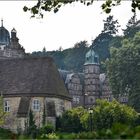 Schloss Hämelschenburg mit vorgelagerter Kapelle ...