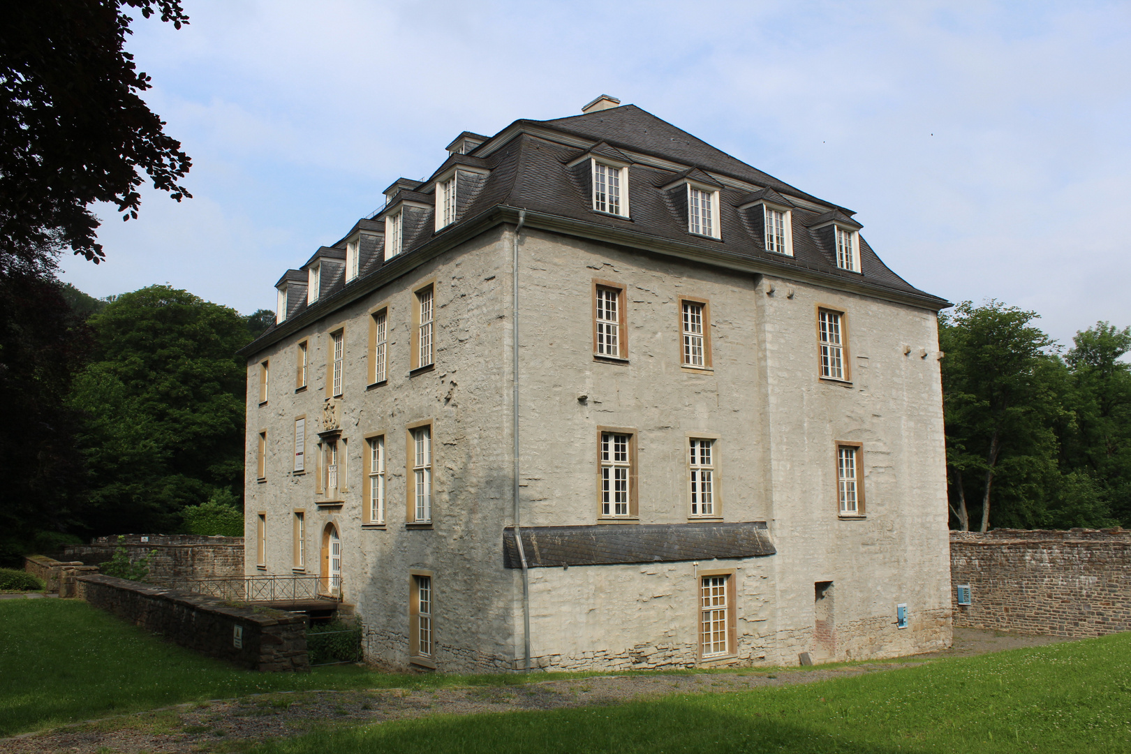 Schloss Hardenberg  Velbert  seitlich