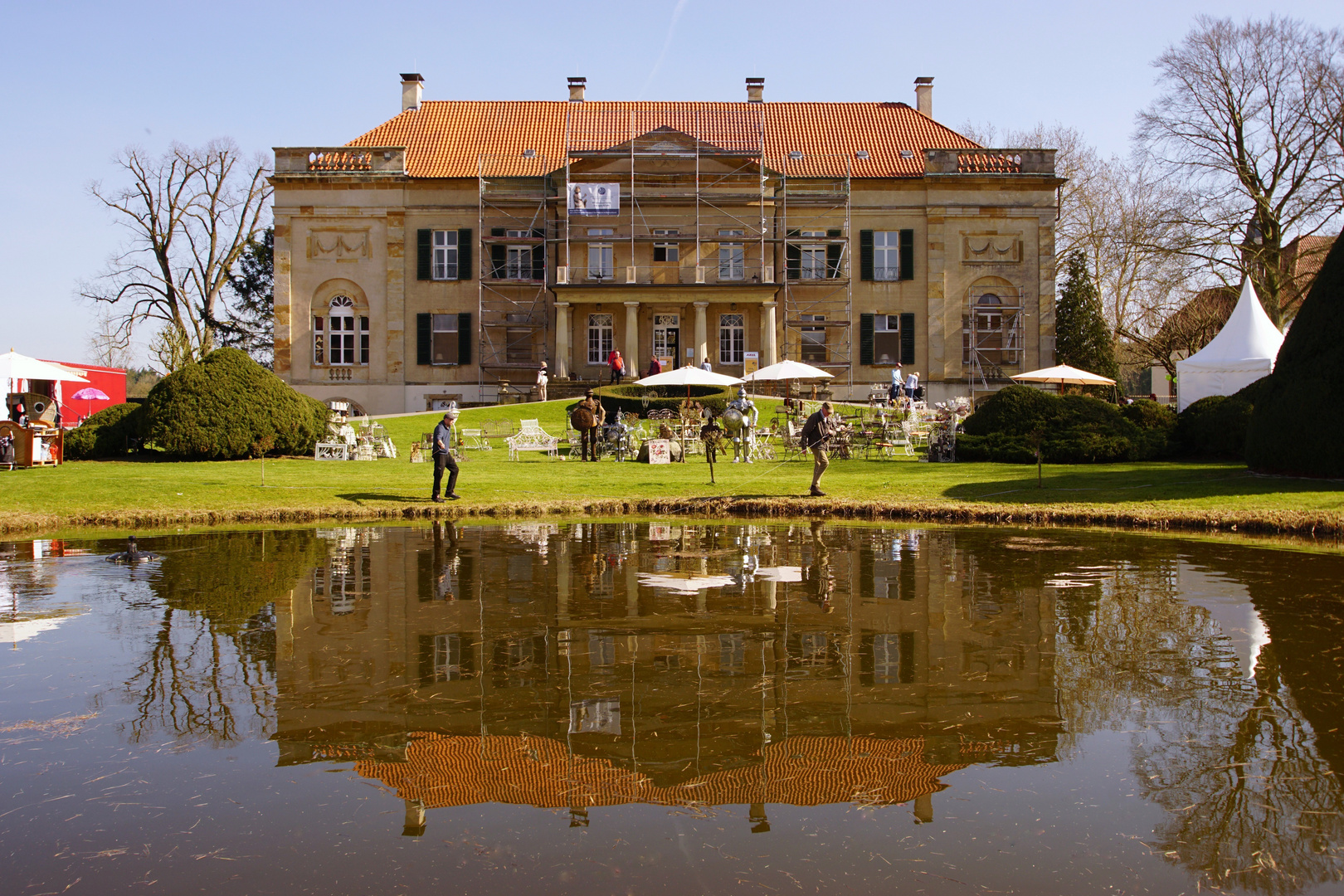 Schloss Harkotten gespiegelt.