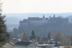 Schloss Hellenstein im Herbst