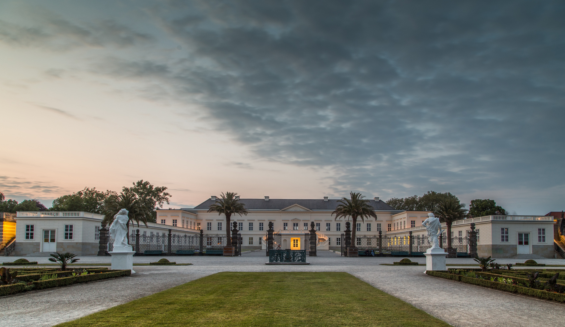 Schloss Herrenhausen in der blauen Stunde