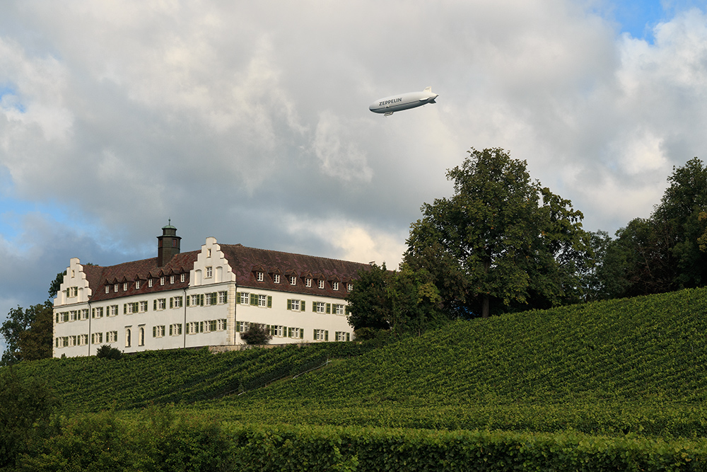 Schloß Hersberg und der Zeppelin