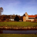 Schloss Herten mit Kapelle und Remise.