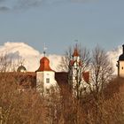 Schloss Hinterglauchau mit Georgenskirche rechts.......