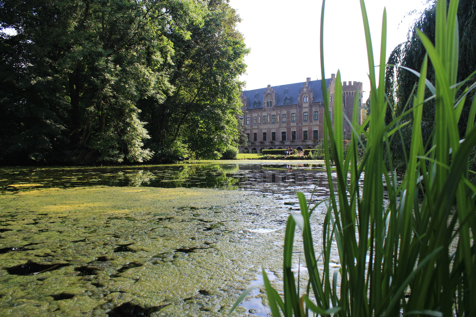 Schloss hinter'm Teich Foto & Bild architektur, schloss, schlossteich