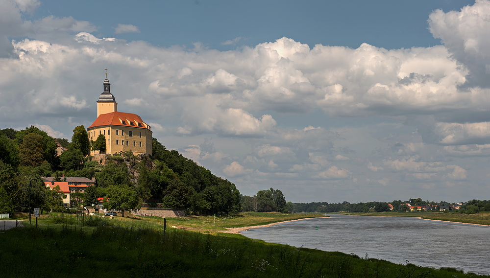 Schloß Hirschstein ...