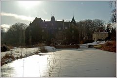 Schloss Höllinghofen im Abendlicht.