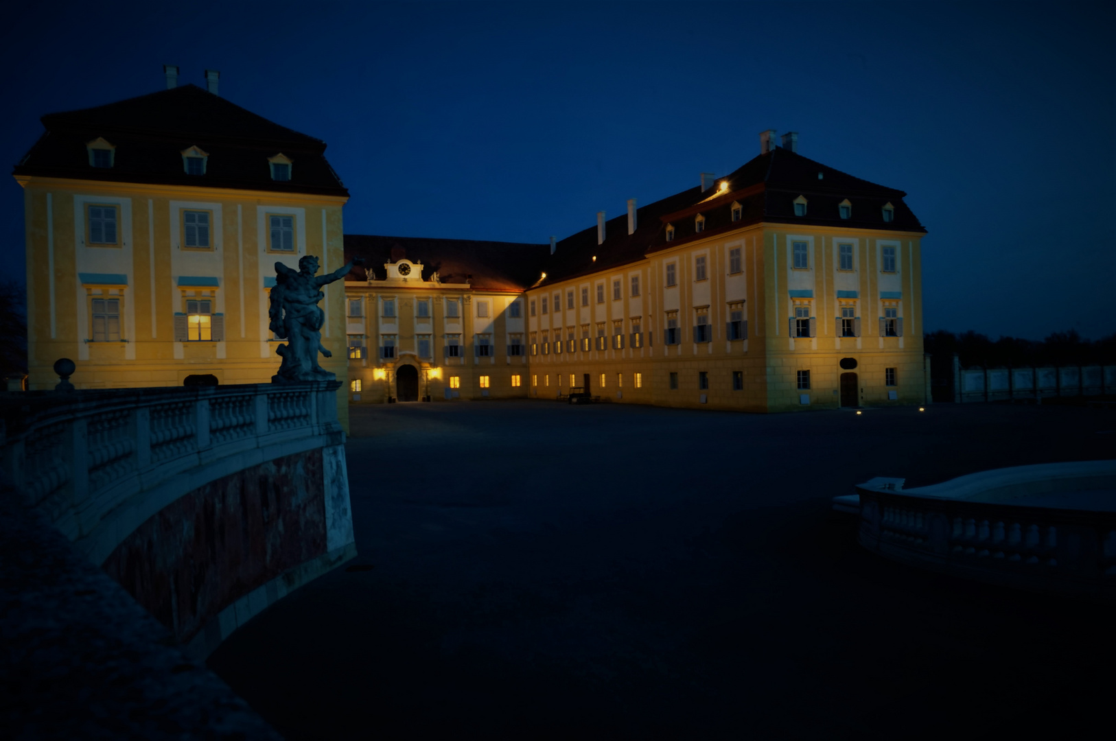 Schloss Hof by night