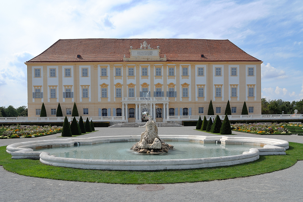 Schloss Hof von der Gartenseite