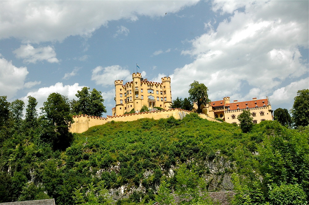 Schloss Hohen- schwangau,  landschaftlich eingebettet von docskh 
