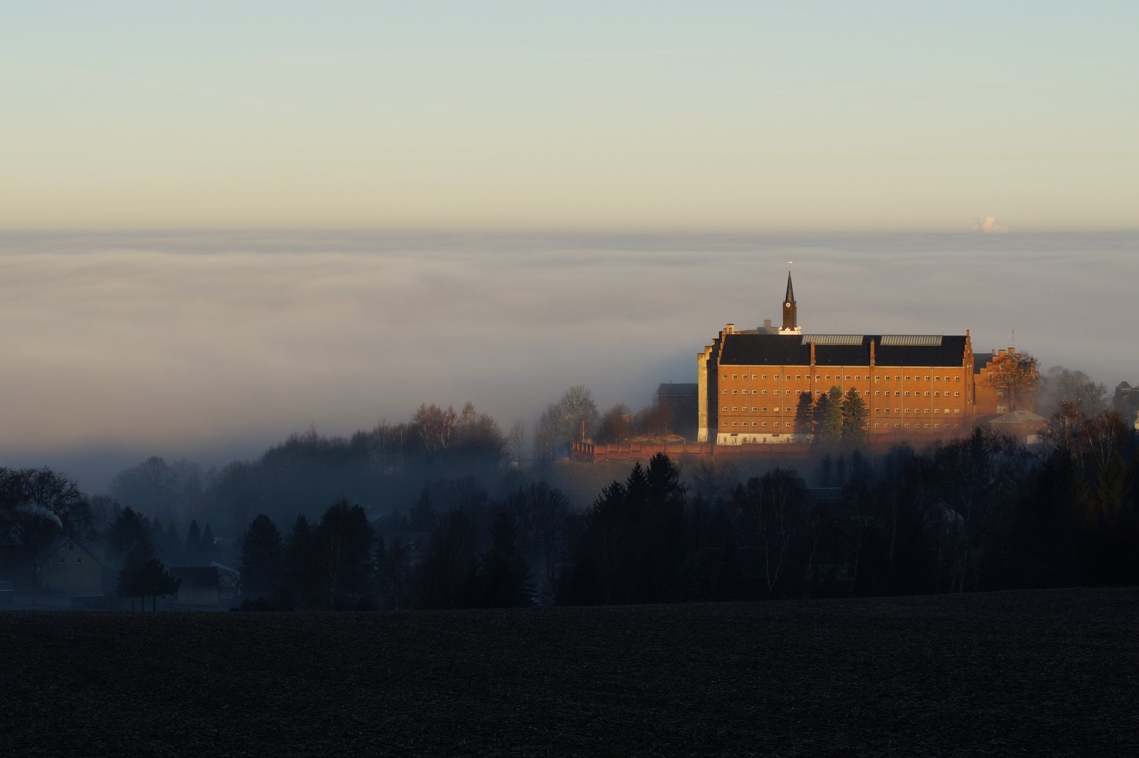 Schloss Hoheneck - aus dem Nebel erwacht