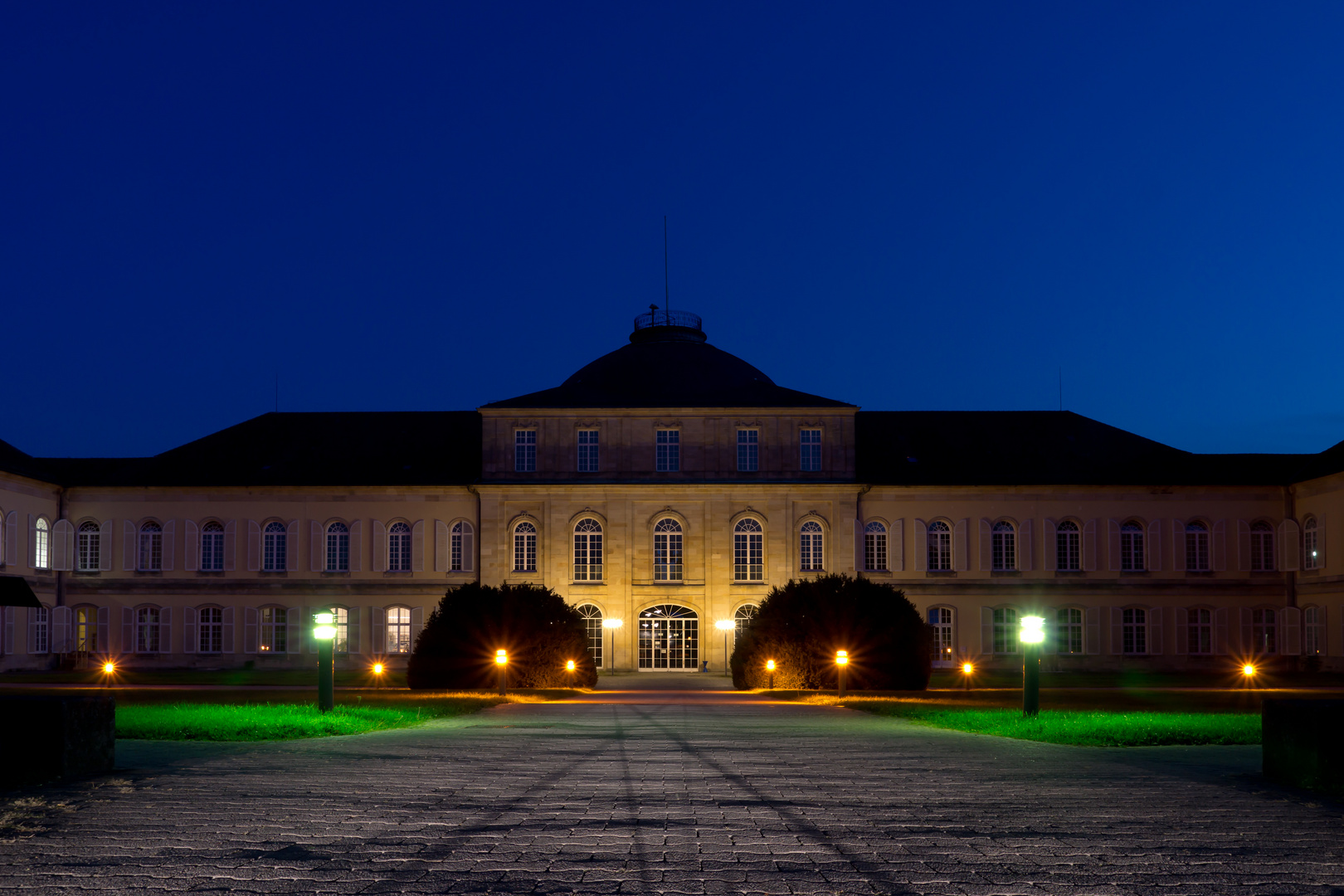 Schloss Hohenheim - Innenhof bei Dunkelheit