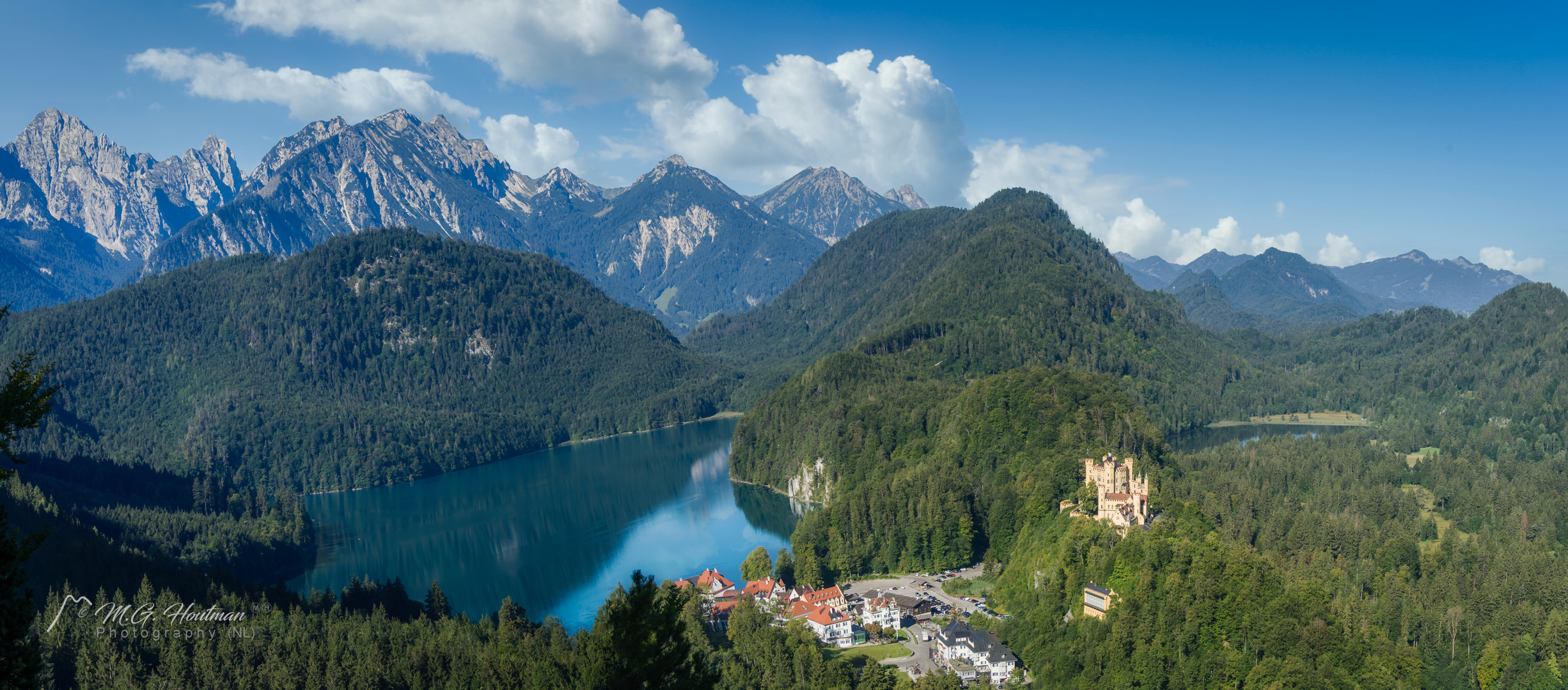 Schloss Hohenschwangau and Alpsee (D)