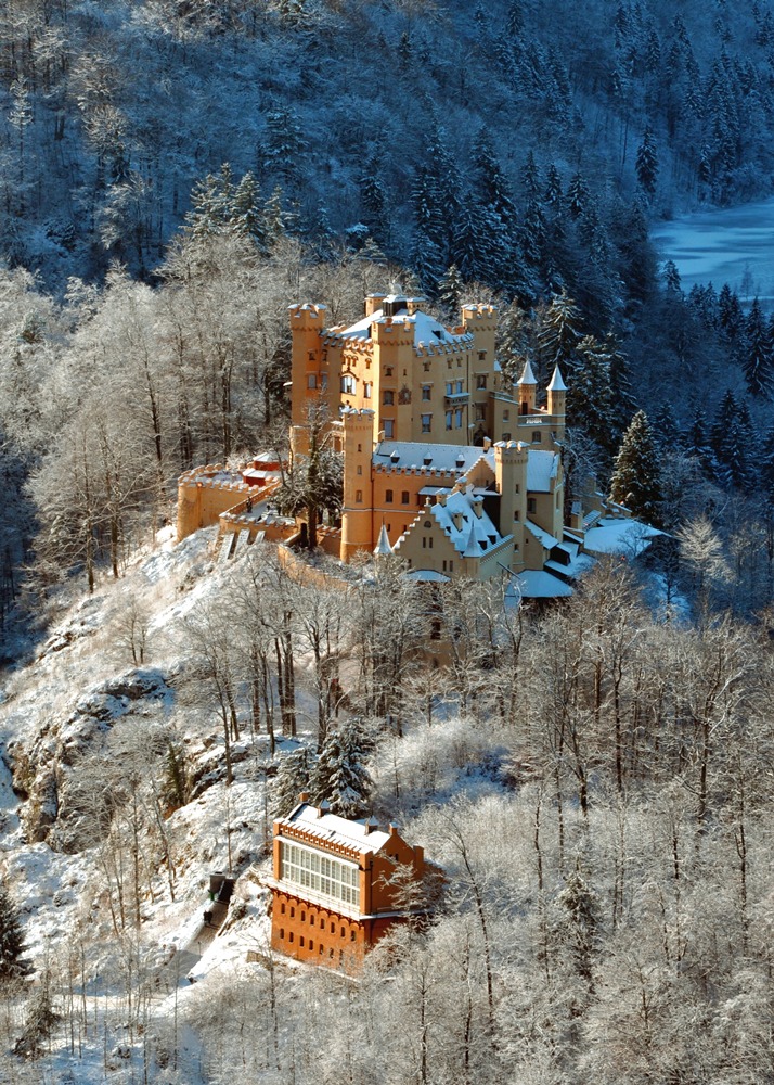 Schloss Hohenschwangau im Winter Foto & Bild | deutschland, europe ...
