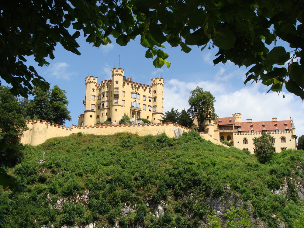 Schloss Hohenschwangau.......mit Natürlichen Rahmen.