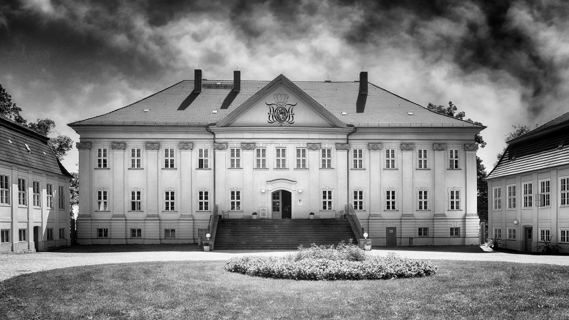 Schloss Hohenzieritz Foto & Bild art, spezial, monochrome Bilder auf