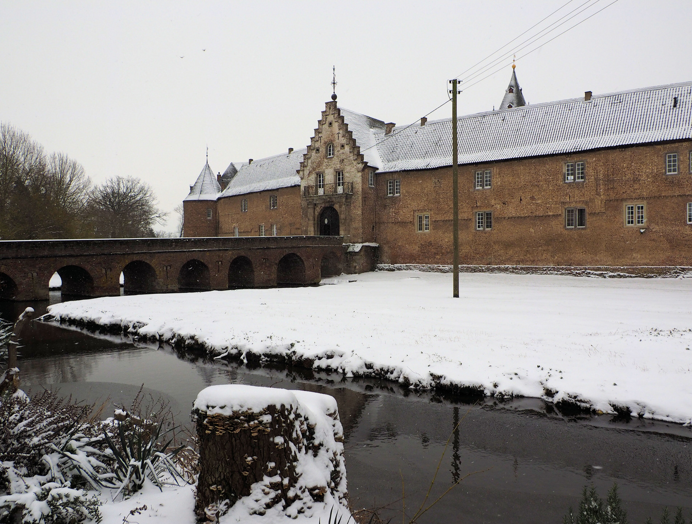 Schloss Hülchrath im Winter ... 