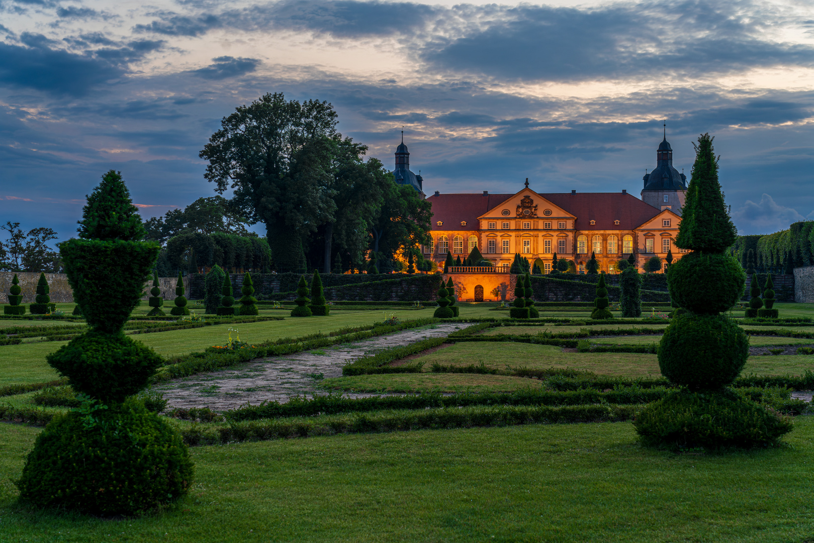 Schloß Hundisburg am Abend (1)